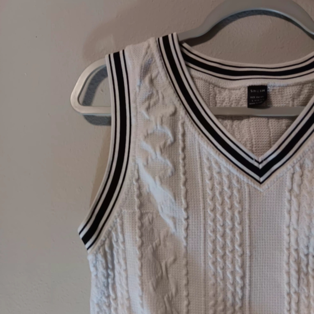 SHEIN White Cable Knit V-Neck Cropped Tank with Black Trim - Picture 5 of 11